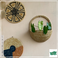Lade das Bild in den Galerie-Viewer, LATHIKA Wall Planter