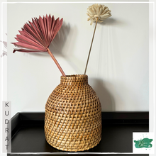 Lade das Bild in den Galerie-Viewer, KUDRAT Vase