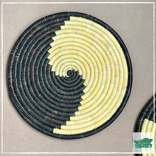 Lade das Bild in den Galerie-Viewer, MONOCHROME MANIA Moonj Wall Plates - Set of 3