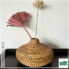 Load image into Gallery viewer, SRISHTI Vase
